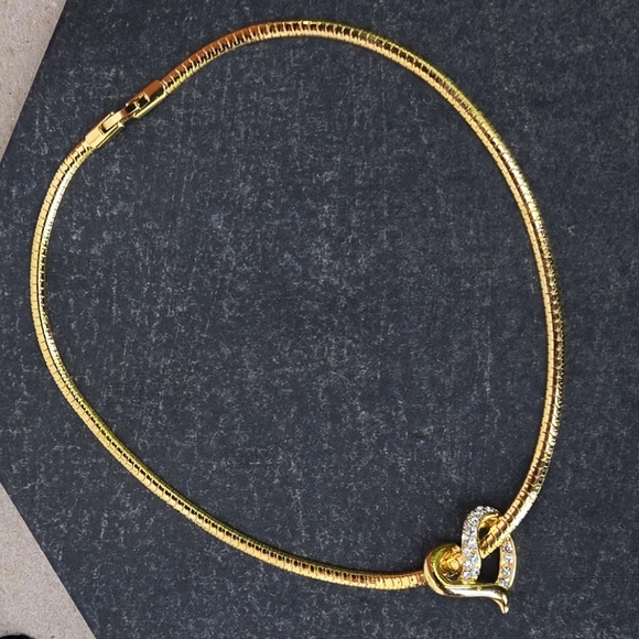 Avon Vlegant Gold Tone Heart Rehnistones Collar Necklace - Picture 10 of 17